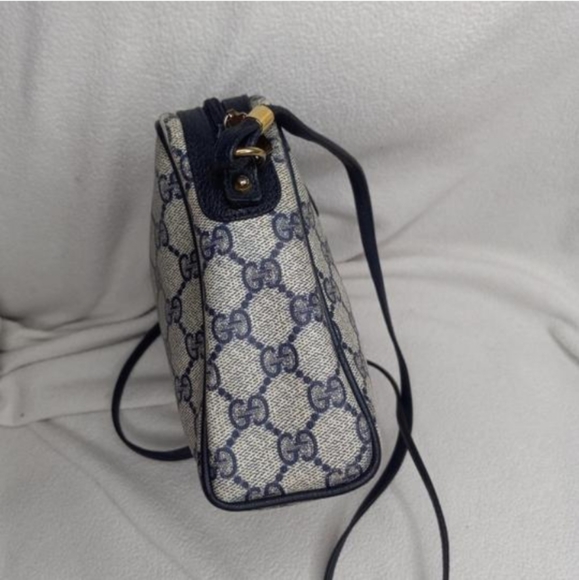 Authentic Vintage Gucci GG Monogram Supreme Camera Crossbody Bag - Picture 4 of 12